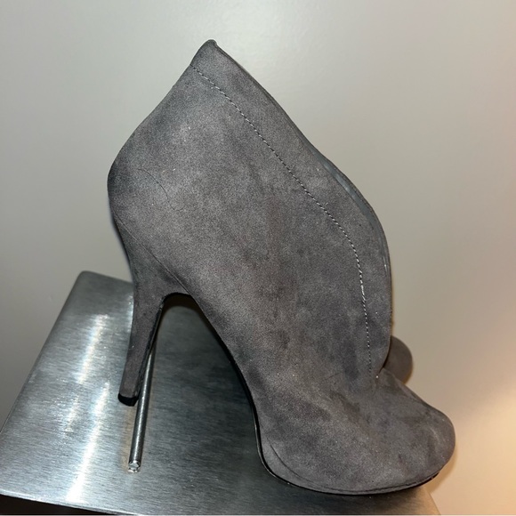 Apt.9 grey suede slip on heeled boots size 10 - Picture 9 of 11